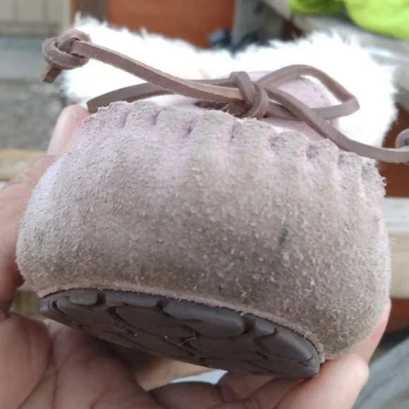 UGG Slippers - Picture 11 of 13